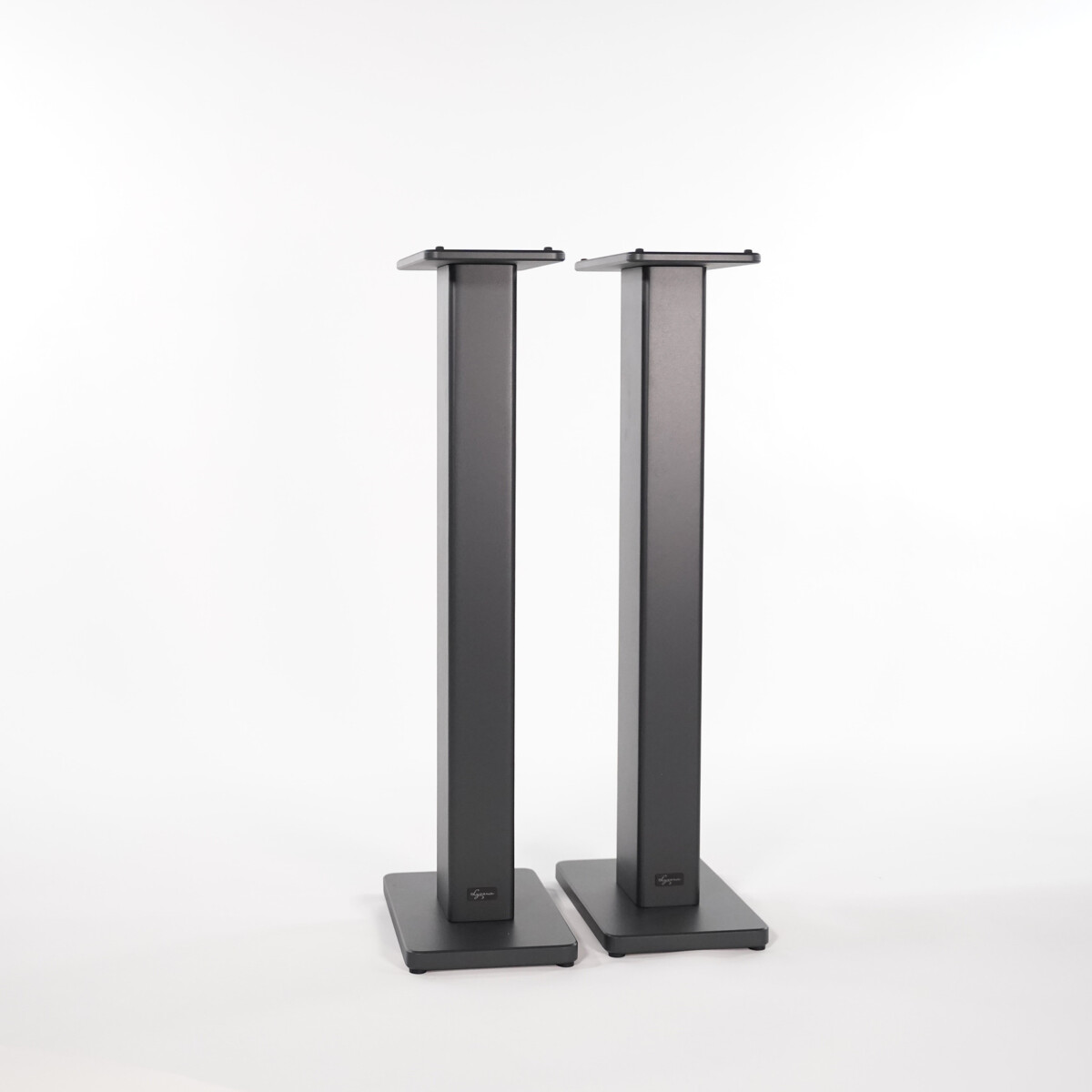 Lyssna stands