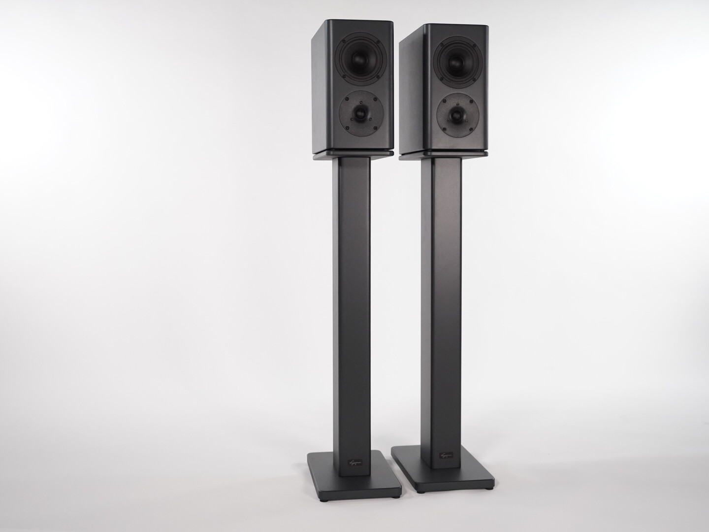 Lyssna Modular Monitor & Lyssna Stands